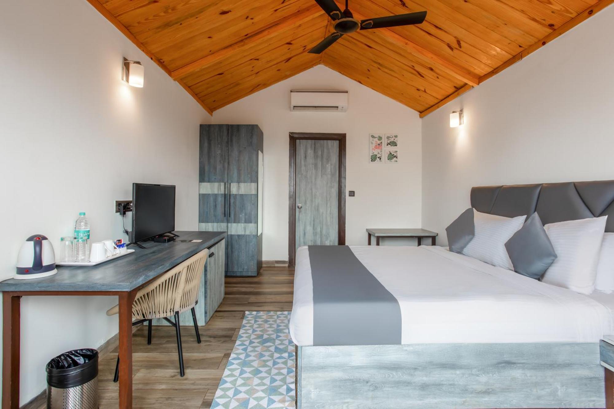 Stone Wood Beach Resort, Vagator Luaran gambar
