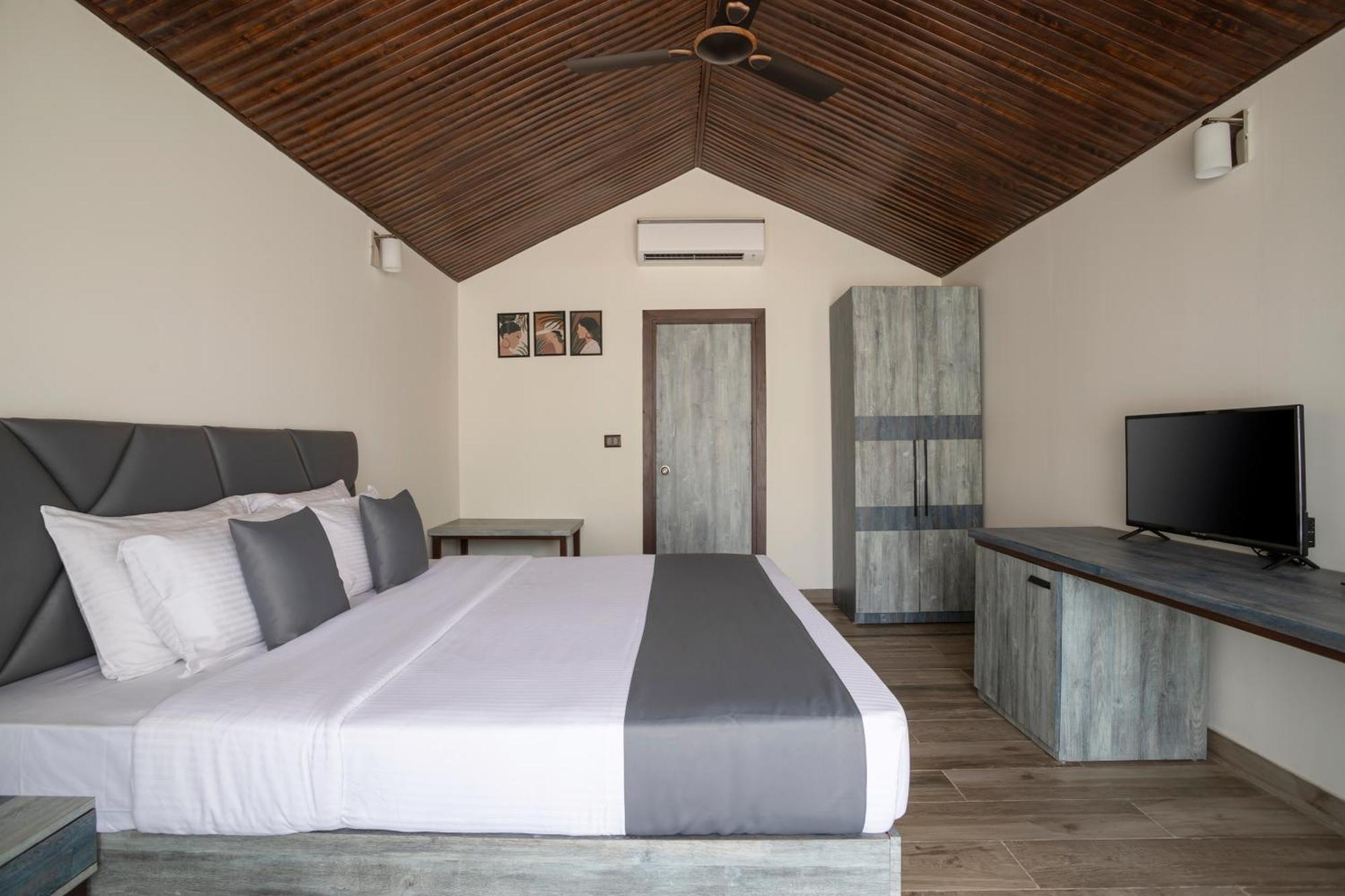 Stone Wood Beach Resort, Vagator Luaran gambar
